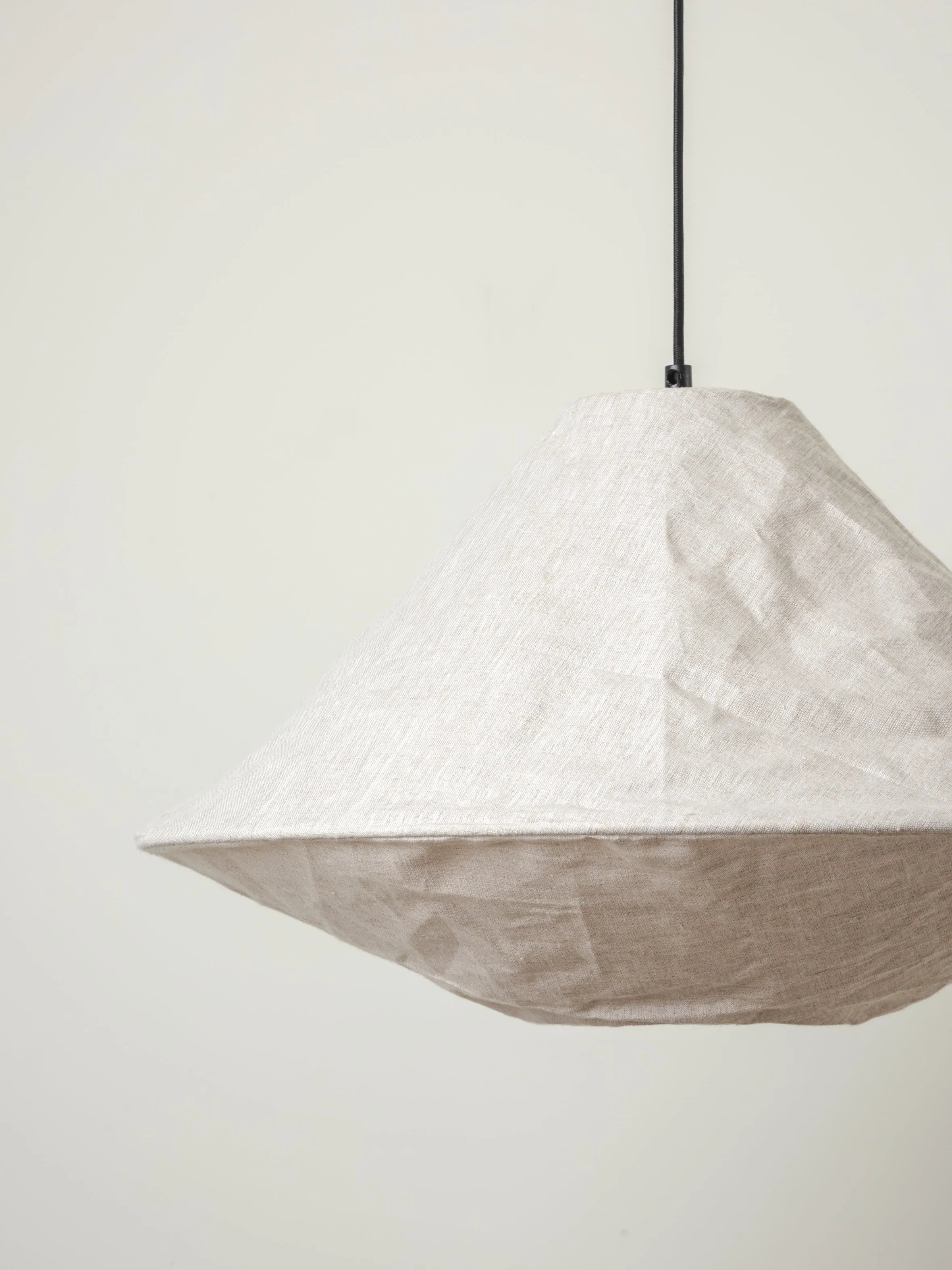 Siya - collapsible linen shade